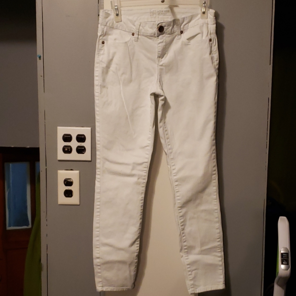 White skinny jeans